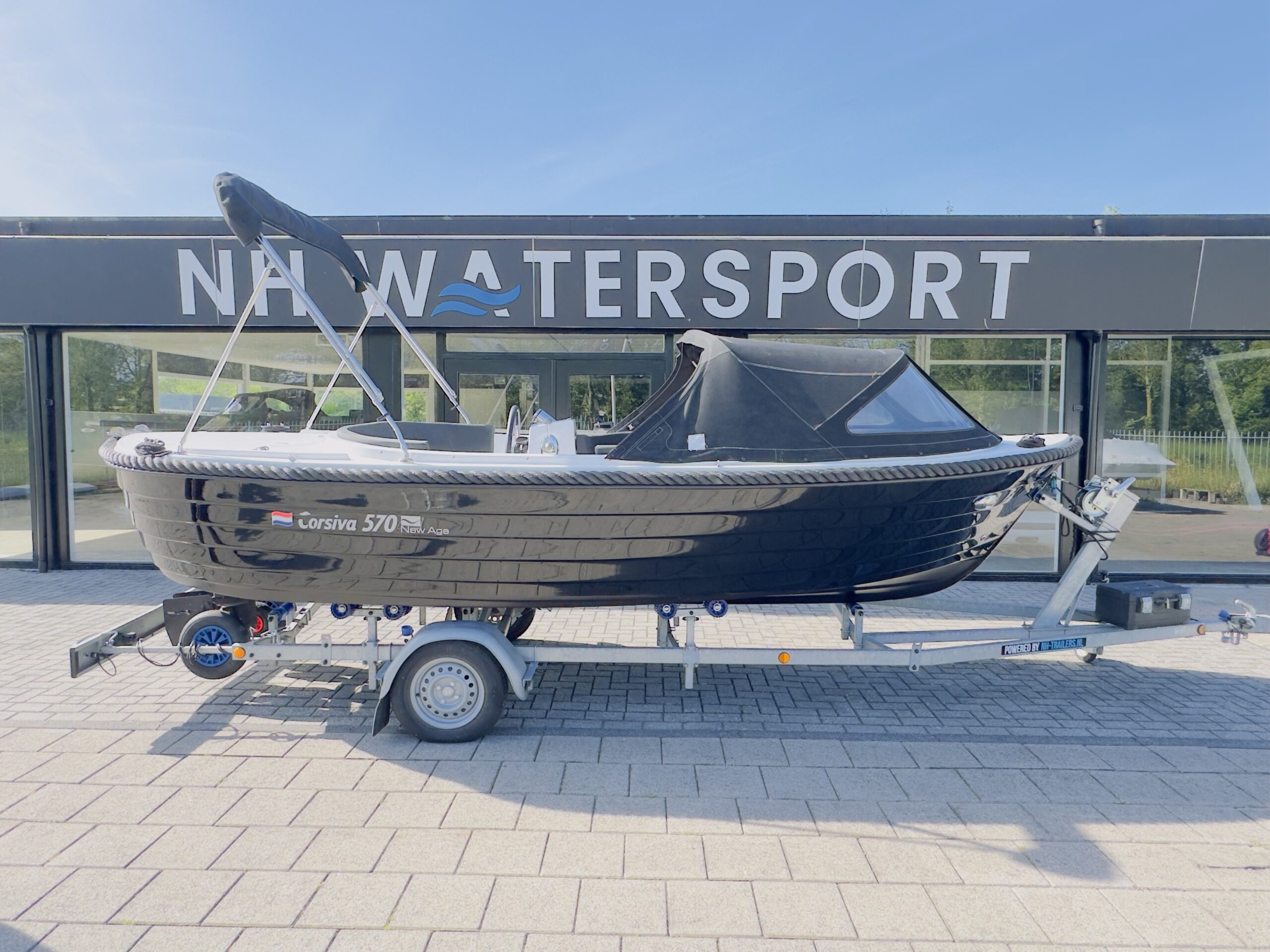 Corsiva 570 sloep zwart %count(title) Officiële Suzuki Marine dealer Noord-Holland Corsiva_570_sloep_kopen