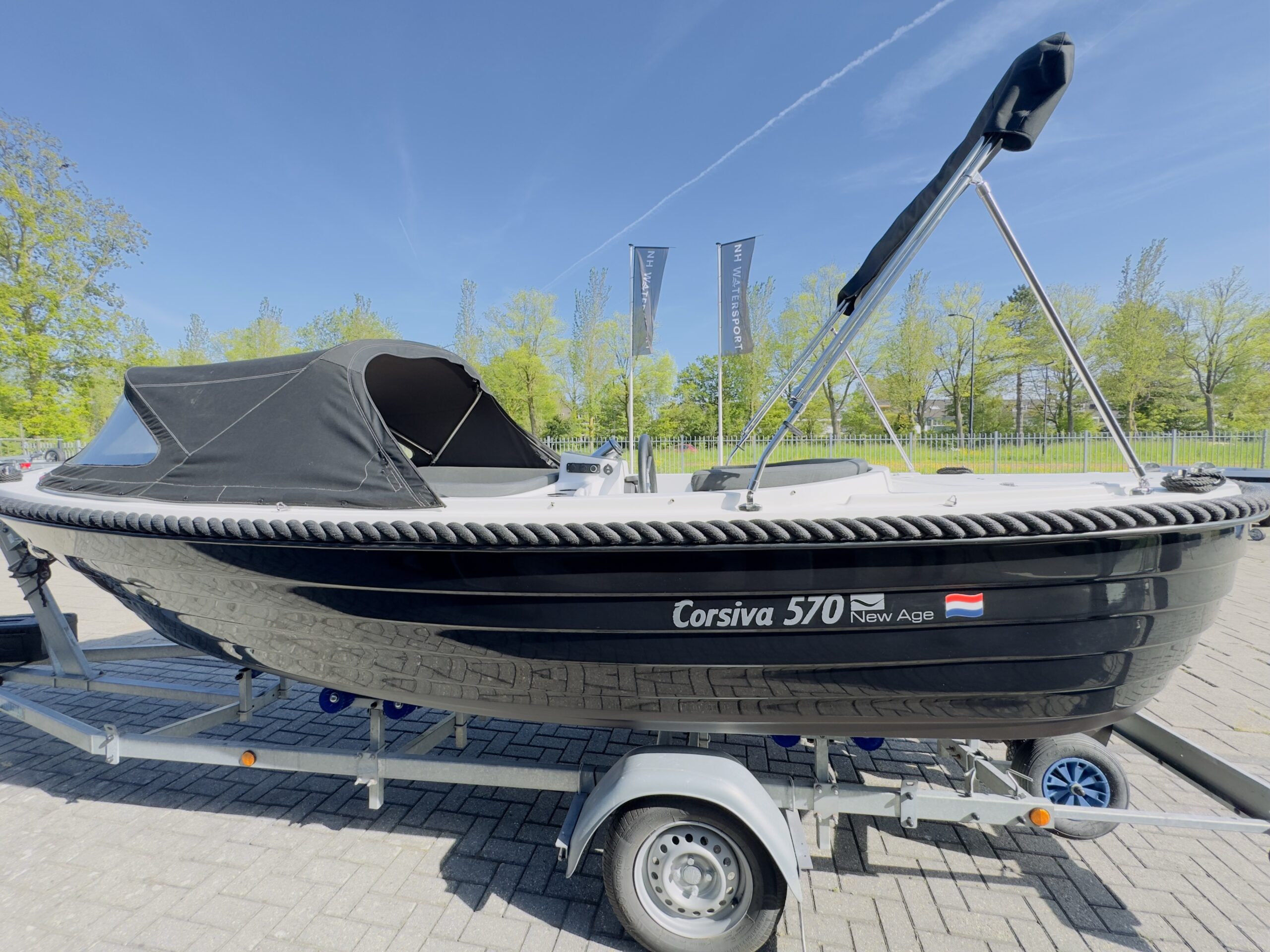 Corsiva 570 sloep zwart %count(title) Officiële Suzuki Marine dealer Noord-Holland Corsiva_570_sloep_kopen