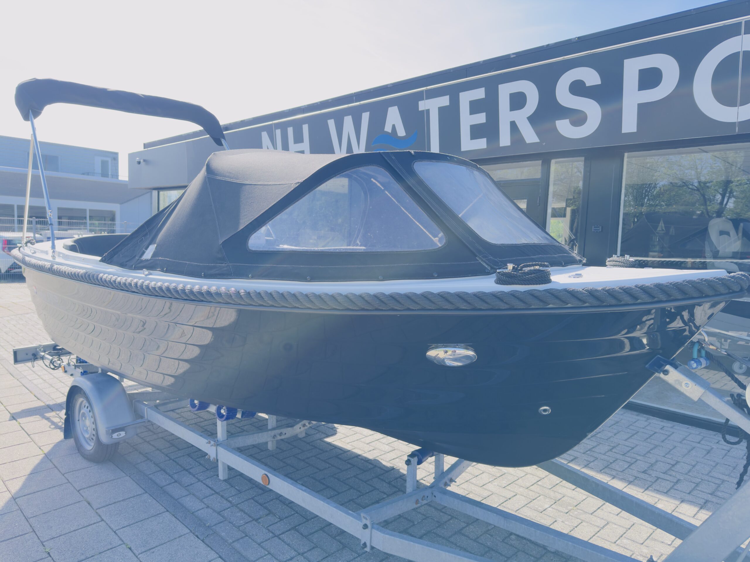 Corsiva 570 sloep zwart %count(title) Officiële Suzuki Marine dealer Noord-Holland Corsiva_570_sloep_kopen